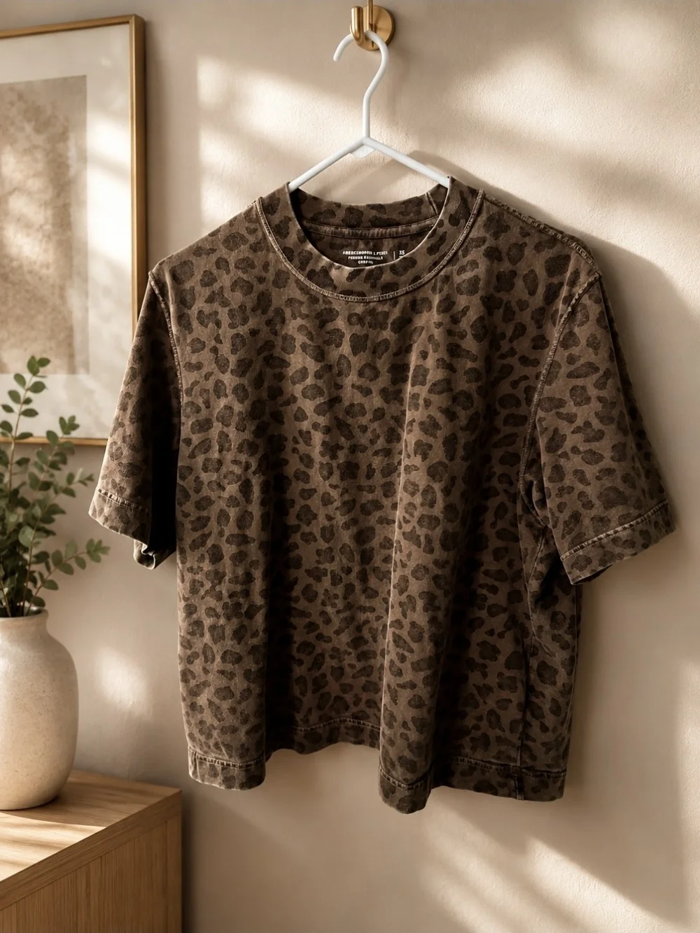 Abercrombie & Fitch Cropped Leopard-Print Mens Tee - Brown - Picture 1 of 2